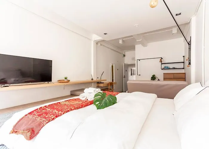 別墅 Miq_5br/silom Bts,mrt/wifi 1000mb/jacuzzi/16pax